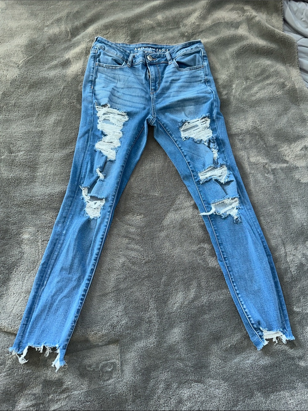 American Eagle Outfitters Light Blue Distressed Skinny Jeans